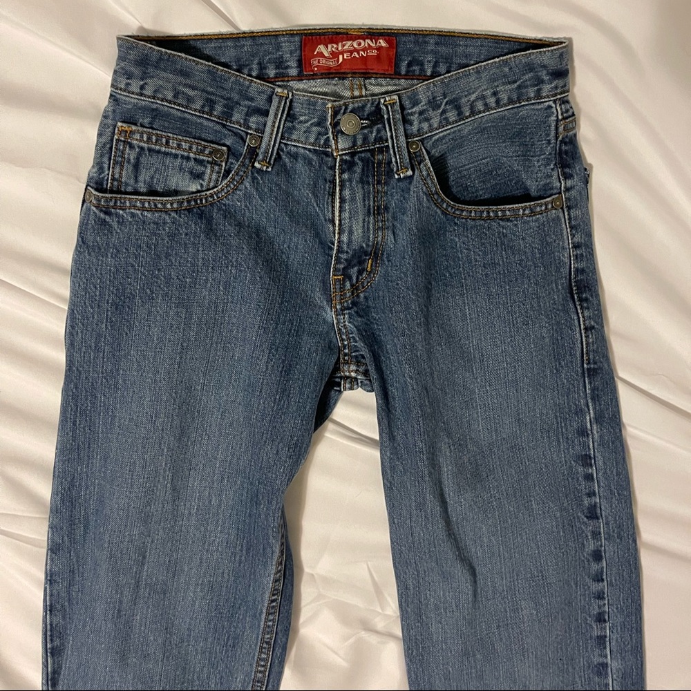 Arizona Jeans Co. women’s size 4 straight leg mid-rise jeans